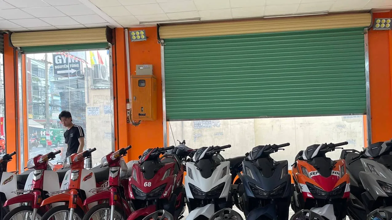 lắp đặt cửa cuốn đài loan káo tay giá rẻ