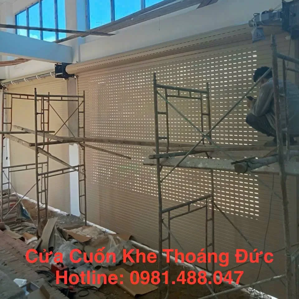 Lắp đặt cửa cuốn khe thoáng