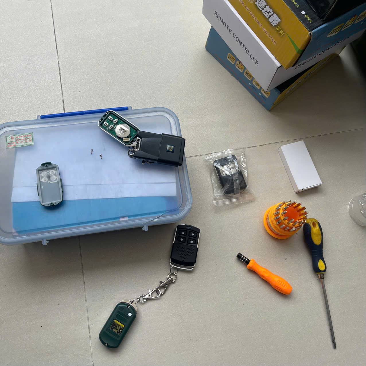 Mất Chìa Khóa Cửa Cuốn Có Làm Lại Được Không?Giải Đáp Từ A-Z làm chìa khóa cửa cuốn