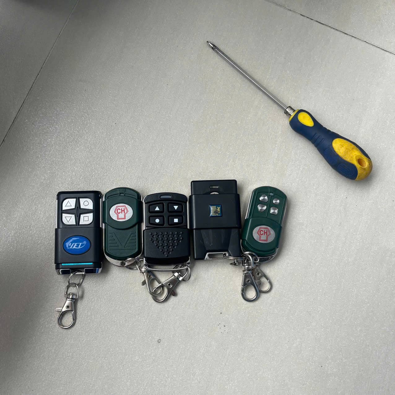 Mất Chìa Khóa Cửa Cuốn Có Làm Lại Được Không?Giải Đáp Từ A-Z Làm lại chìa khóa cửa cuốn bao nhiêu tiền